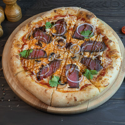 Пицца с ростбифом и вялеными томатами 30 см в Леон по цене 690 ₽