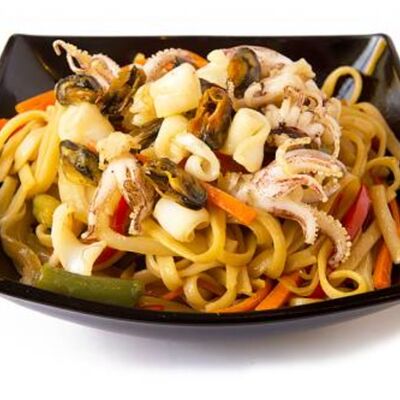 Вок с морепродуктами в устричном соусе в Винъярд по цене 450 ₽