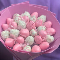 Клубничный букет в шоколаде розовый Opulent Berry в Mosberry
