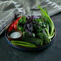 Сезонные овощи и зелень в Двор Помидор