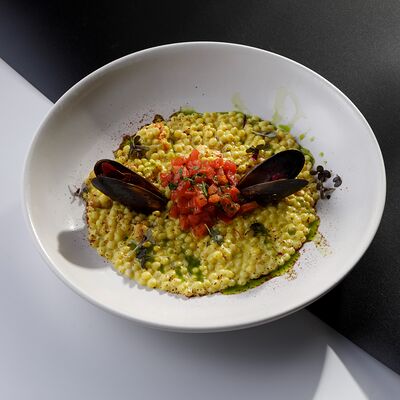 Птитим с морепродуктами и томатной сальсой в Душа по цене 950 ₽