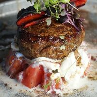 Телячья вырезка со страчателлой в LobbyOne