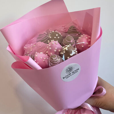 Клубника в шоколаде Букет из 13 ягод в Bloom House по цене 2550 ₽