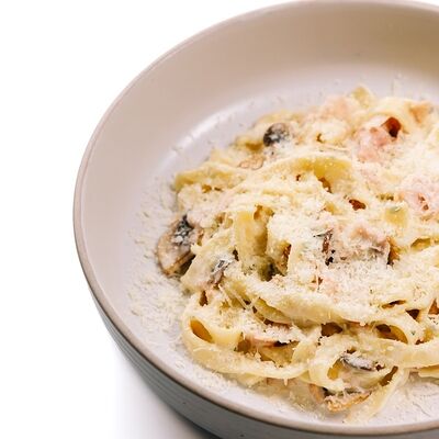 Паста с ветчиной и шампиньонами в Пицца Хаб по цене 473 ₽