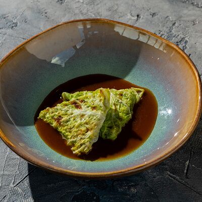 Голубцы из угольной рыбы в савойской капусте в Муссон по цене 1090 ₽