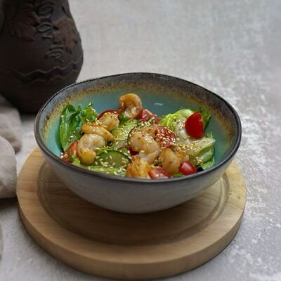 Теплый салат с креветками и кисло-сладким соусомв Квартира Пиросмани по цене 510 ₽