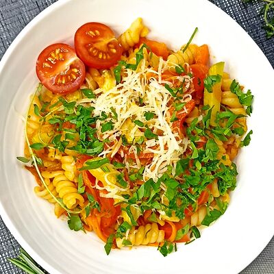 Паста с грибами и овощами в Sisters Food по цене 350