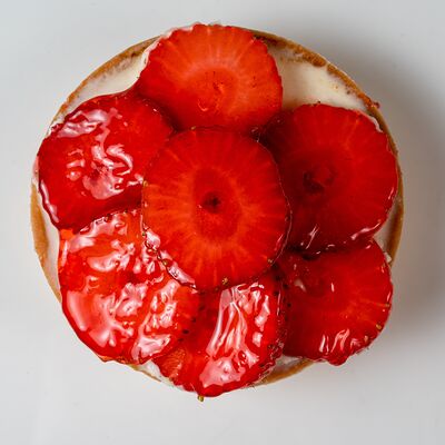 Тарталетка с клубникой в Алёнка по цене 360 ₽