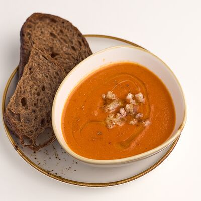 Томатный крем-суп с креветками в Кофе Крафт по цене 420 ₽