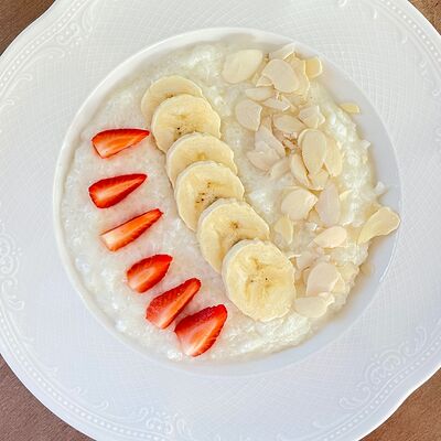 Рисовая каша с ягодами в Брусена по цене 390 ₽