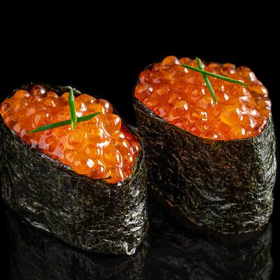 Гункан с красной икрой в Lucky fish по цене 190 ₽