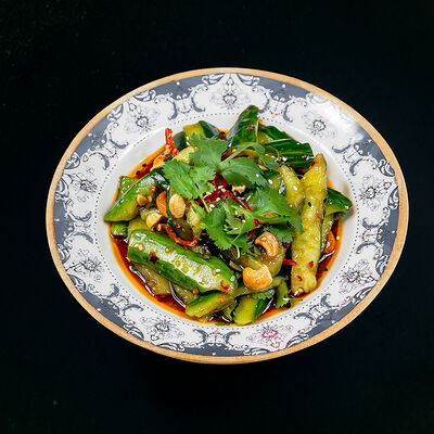 Битые огурцы с соевым соусом в Mr. Lee по цене 950 ₽