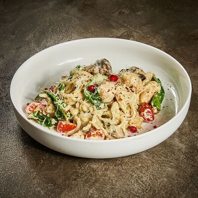 Лапша домашняя с куриным филе и грибами в Гранат по цене 620 ₽