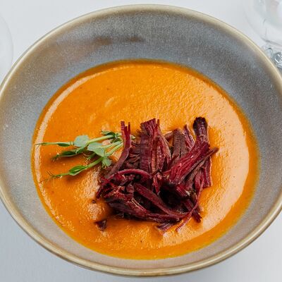 Суп-пюре из чечевицы с копченой говяжьей грудинкой в ЛайкиПарк по цене 470 ₽