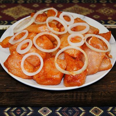 Маринованная куриная грудка в Шашлыки & Пироги по цене 500 ₽