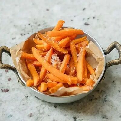 Батат фри с пармезаном и трюфельным маслом в Tin по цене 540 ₽