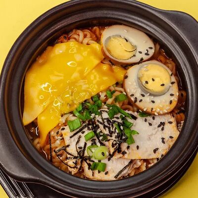 Шин рамен сырныйв Mornis Корейская кухня по цене 870 ₽