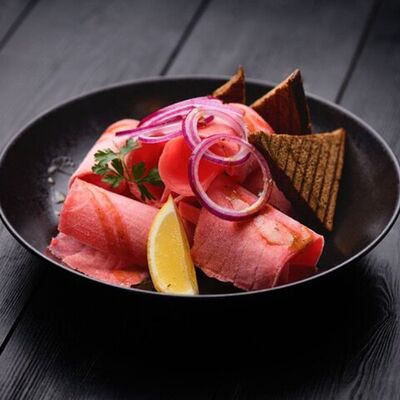 Строганина из тунца в Британника по цене 775 ₽