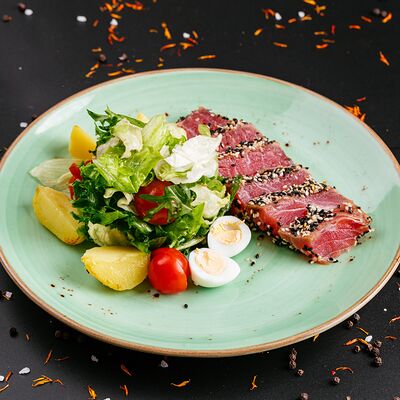 С тунцом в Голд Сити по цене 950 ₽