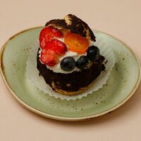 Шу Ягода в Mon Baton