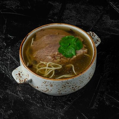 Суп с лапшой, говядиной и древесными грибами в Sushi House по цене 430 ₽