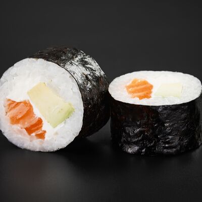 Ролл Хосо с лососем и авокадо в SushiPapa по цене 13 р.