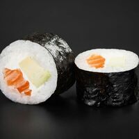 Ролл Хосо с лососем и авокадо в SushiPapa