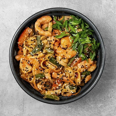 Wok Том ям с морепродуктами в Пингви суши по цене 642 ₽