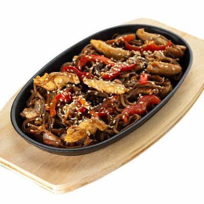 Вок Соба с курицей и овощами в Ozaki по цене 285 ₽