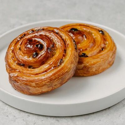 Улитка с изюмом и заварным кремом в SET по цене 260 ₽