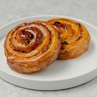 Улитка с изюмом и заварным кремом в SET