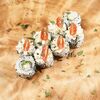 Ролл с копченой курицей и черри в Sushi Лавка по цене 349