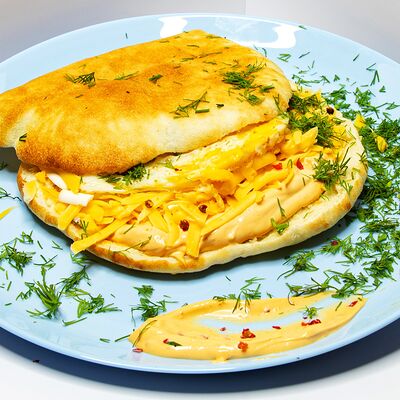 Пита с сыром, зеленью и яйцом в Экошеф по цене 490 ₽