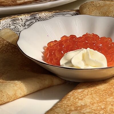 Блины с икрой лососевой в Бисквит по цене 2280 ₽