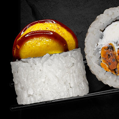 Запечённый ролл Мидийный в Суши Хаб по цене 1090 ₽