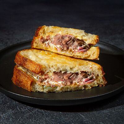Сэндвич с брискетом в Beefology Meat Point по цене 1490 ₽