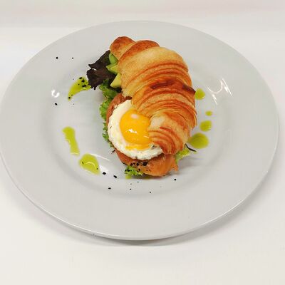 Круассан с лососем в Bon Bon по цене 650 ₽