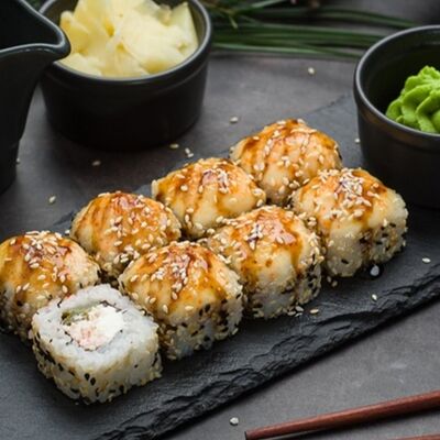 Ролл запеченный Тартар в Omakase Yoshitake Sushi по цене 790 ₽