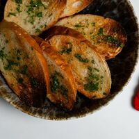 Жареный багет с травами в Раковарня Где раки