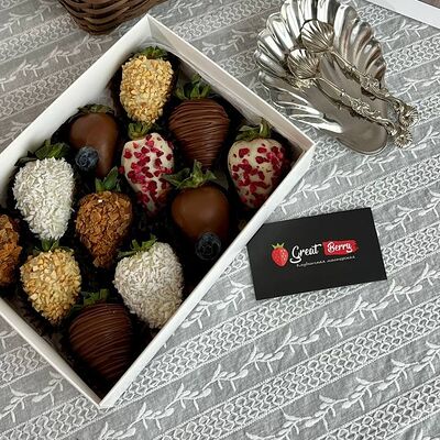 Клубника в шоколаде набор 12 ягод №3 в GREATBERRY по цене 3290 ₽