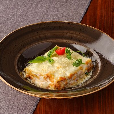 Лазанья мясная в Casa Mia по цене 755 ₽