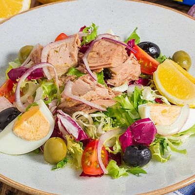 Салат Нисуаз с тунцом в Луиджи & Тосё по цене 339