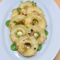 Пончики из цукини с соусами айоли, чеддером и аквачилив Гранат