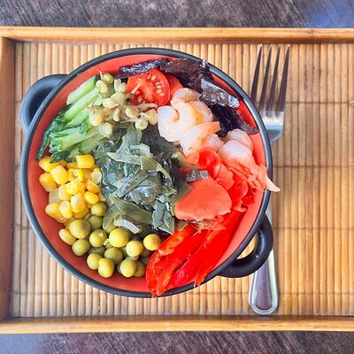 Боул с креветками в Пуэр по цене 650 ₽