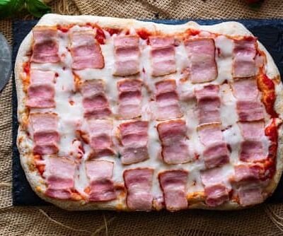 Пицца на римском тесте с беконом в Хлеб да булки и любовь по цене 800 ₽
