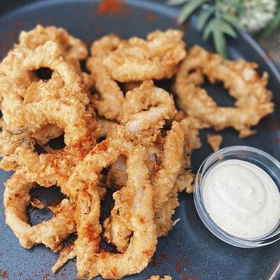 Кольца кальмара фри в соусе ранч в Гастробар DOM по цене 370