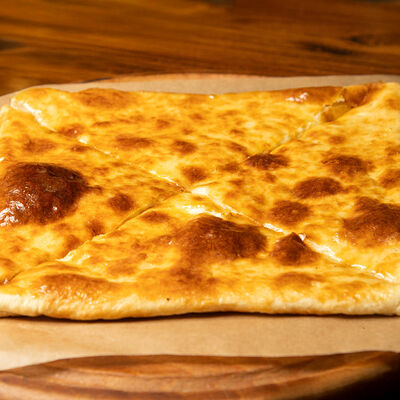 Хачапури из слоеного теста Пеновани в Хинкали-Дали по цене 450 ₽