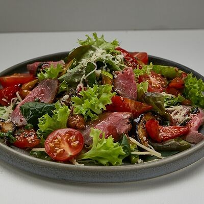 Салат из говядины и печеными овощами в Цех этого города по цене 679 ₽