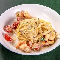 Паста сливочная с морепродуктами в Oreganos