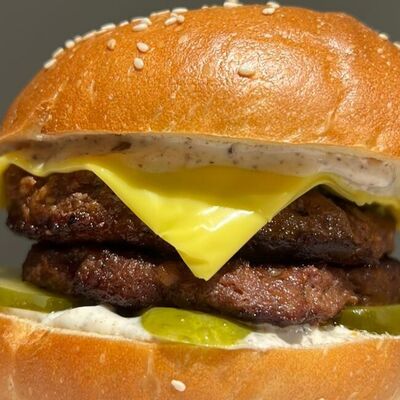 Бургер с говядиной в трюфельном соусев БУФЕТ 24 по цене 535 ₽